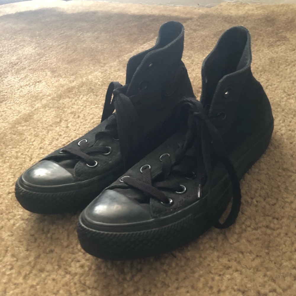 Black Hightop Chuck Taylor Converse. Size 4M/6W.